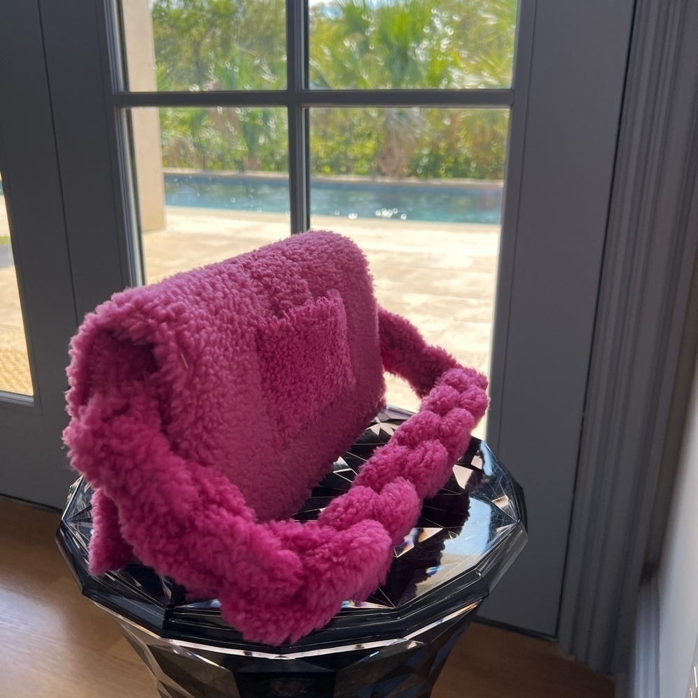JACQUEMUS Le Bambidou shearling shoulder bag Pink - Picture 3 of 13
